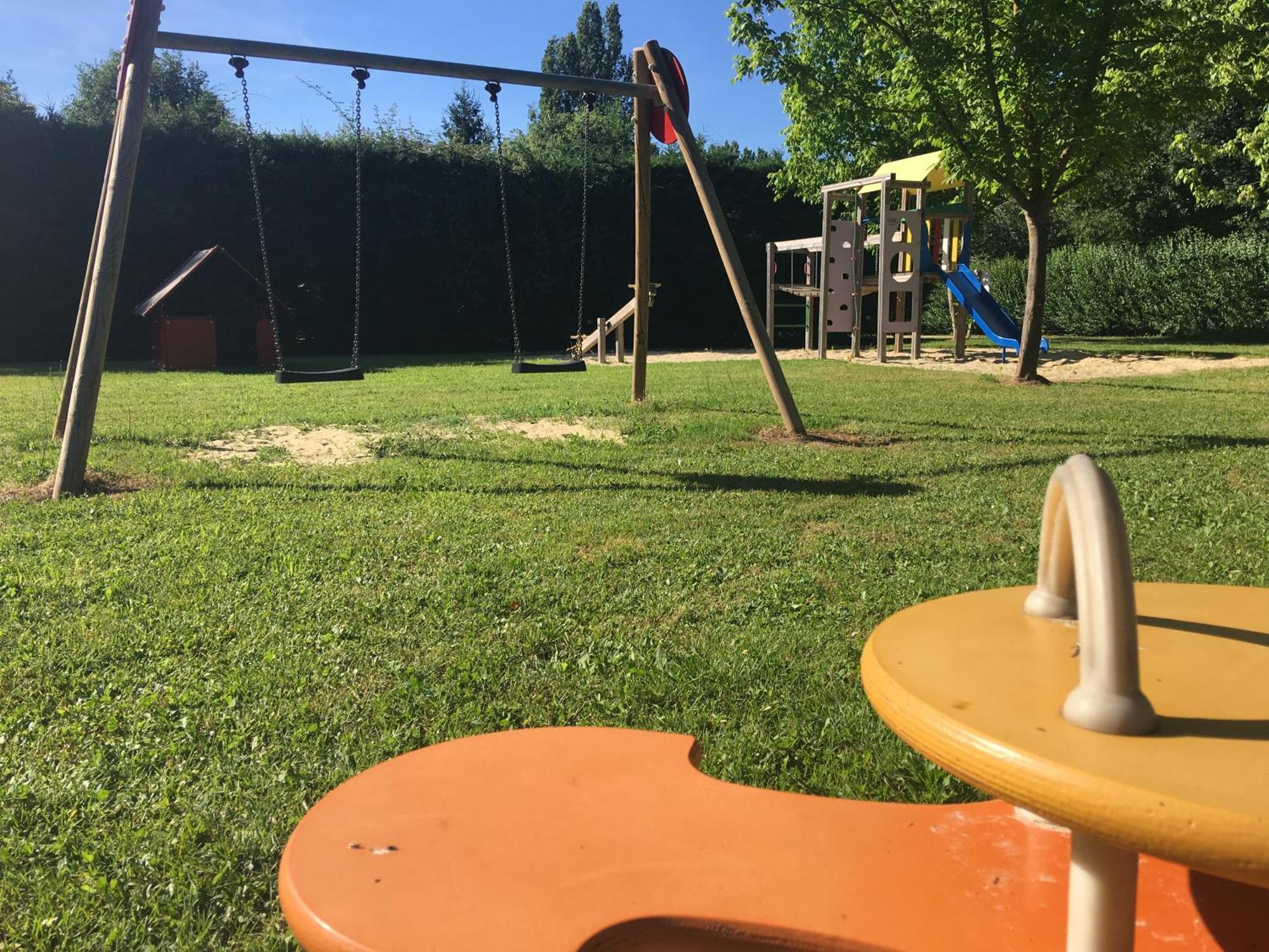 Camping La Ferme De Perdigat Limeuil Exterior photo