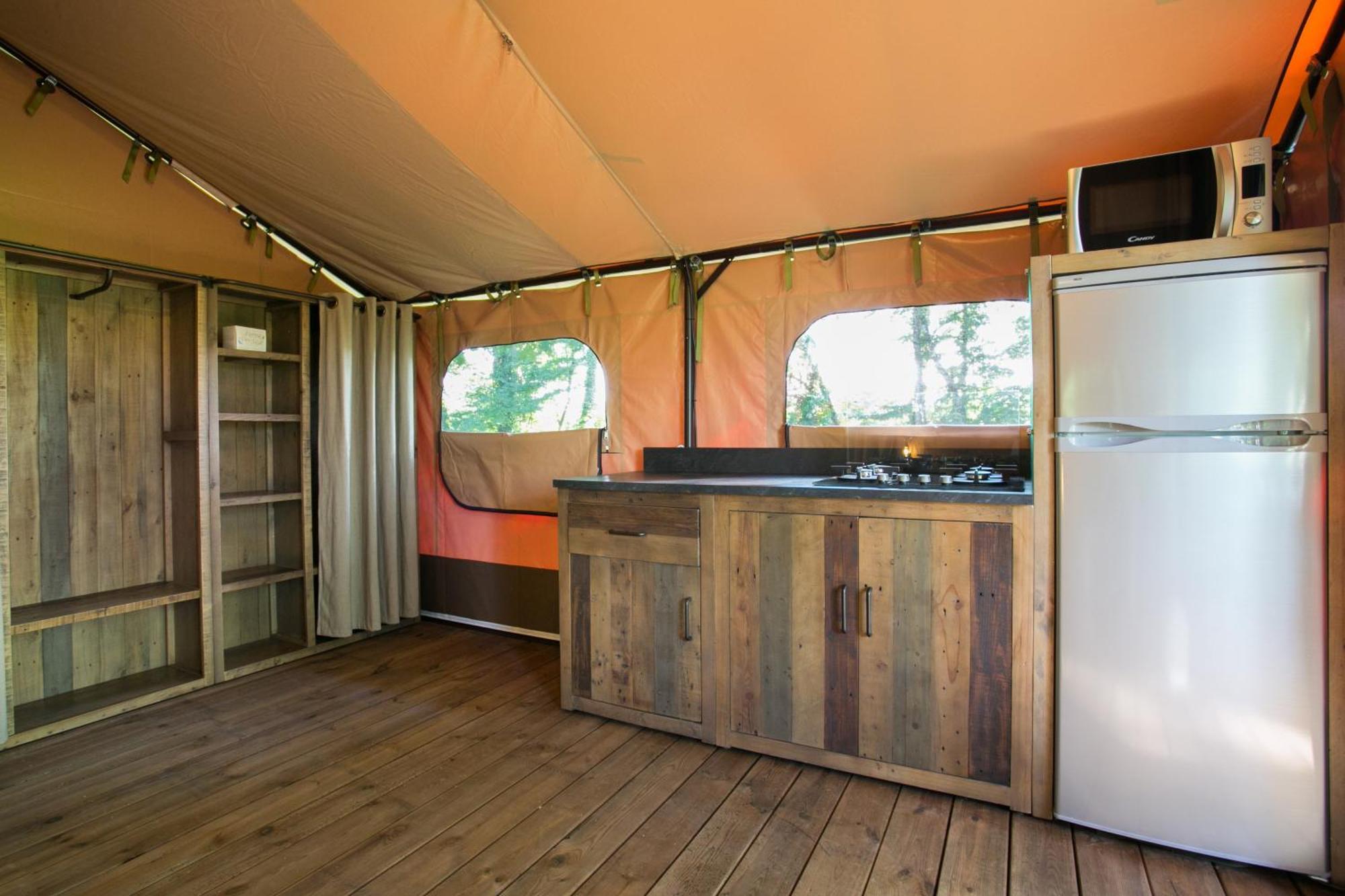 Camping La Ferme De Perdigat Limeuil Exterior photo